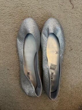 LOWER EAST SIDE Silver Glitter Ballet Flats